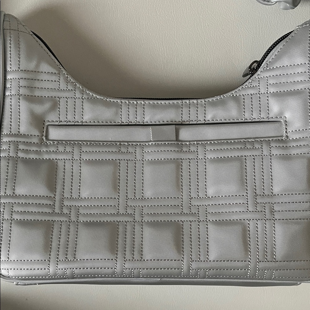 Lug Groove Silver Satin Luxe Bag NWT - Picture 2 of 5